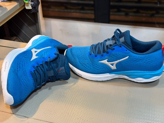 Mizuno Wave Rovolt02