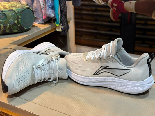 Lining Red Hare 07 Running