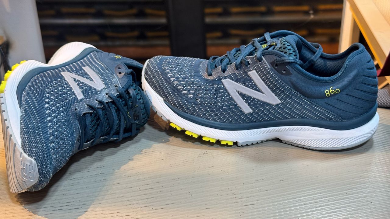 New Balance 860