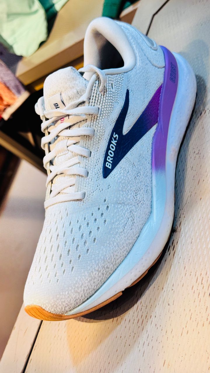 Brooks Ghost16